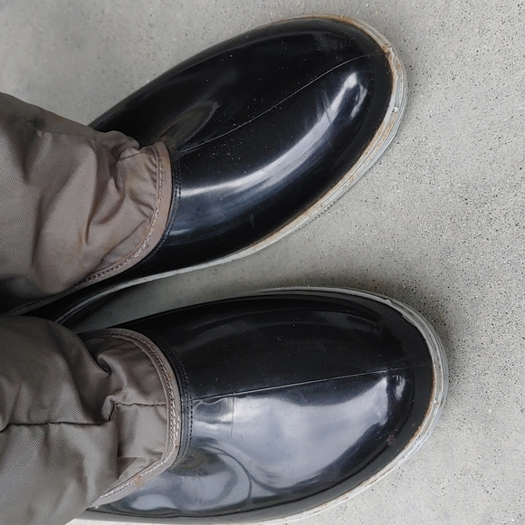 Ladies rain/snow boots, black & grey, fleece lined foot, sz 8, Velcro close - Picture 3 of 10